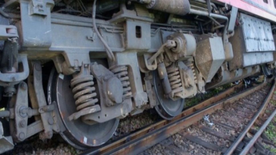 Un tren plin cu călători a deraiat în zona orașului Câmpia Turzii. Nu s-au înregistrat răniți