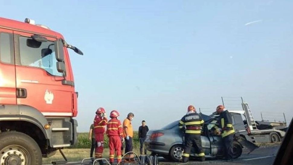 Accident grav, în județul Olt: 3 morți, după impactul violent cu un TIR
