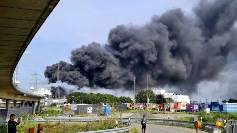 Explozie puternică la uzina chimică Bayer din Germania: 5 dispăruţi şi mai mulți răniţi. A fost emisă o avertizare de „pericol extrem” - VIDEO