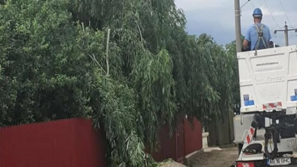 Avarii la rețeaua de energie electrică în 24 de localități din județul Prahova. Peste 22.000 de consumatori afectați