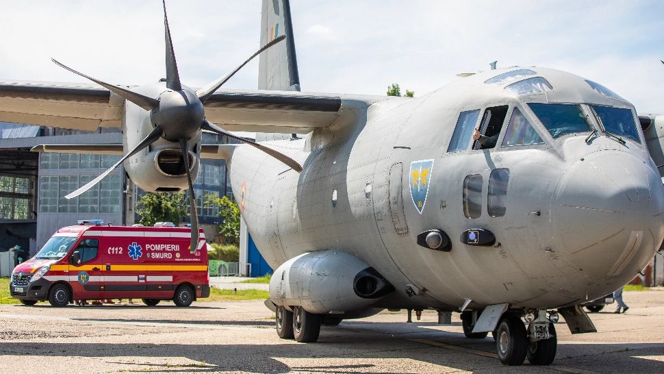 FOTO Răniții de la Petromidia, transferați în Germania cu o aeronavă a Forţelor Aeriene Române 