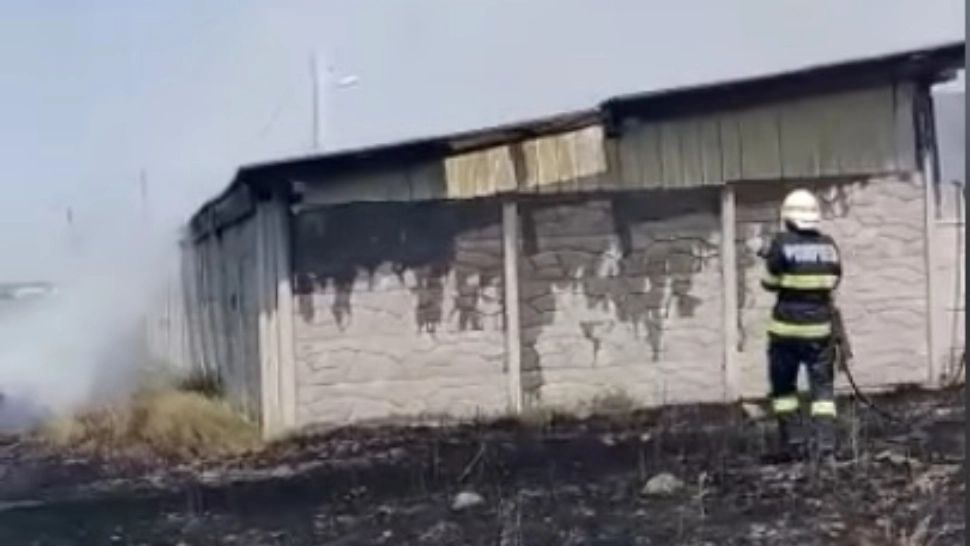 FOTO + VIDEO Incendiu de proporții în județul Bihor, flăcările au distrus tot pe zeci de hectare de teren agricol 