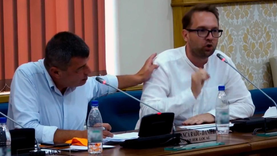 SCANDAL uriaș la Timișoara! Primarul Dominic Fritz și consilierii USR-PLUS REFUZĂ să-și facă publice diplomele de studiu și domiciliul