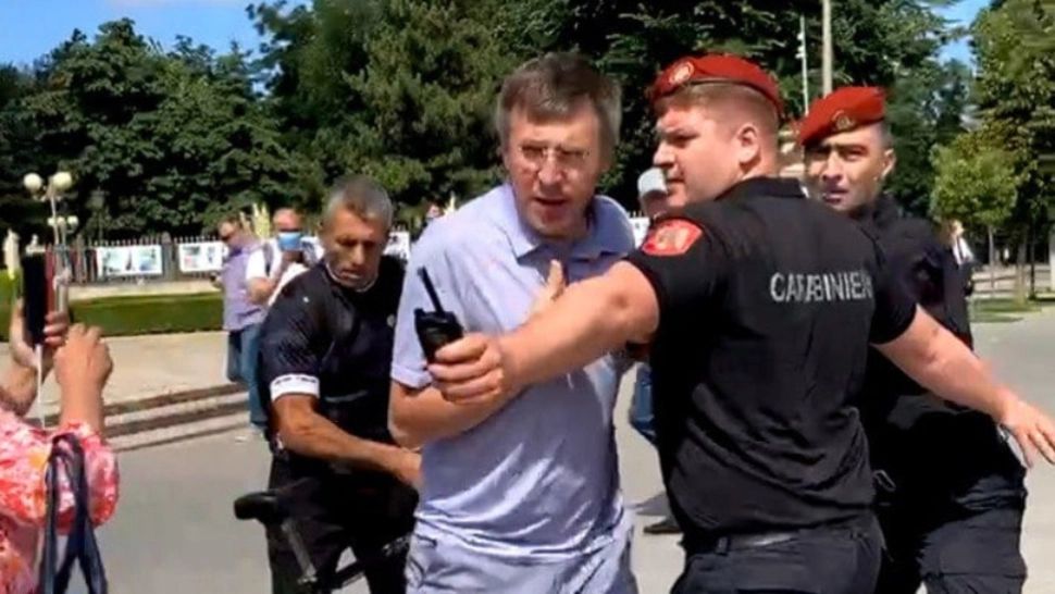 VIDEO Dorin Chirtoacă, fostul primar al Chișinăului, s-a repezit la Dodon și Voronin, în timpul unui marș 