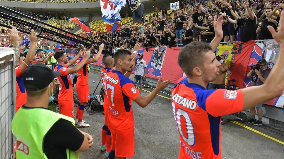 Suporterii au dat buzna peste jucătorii FCSB! Cum s-a terminat vizita acestora la baza din Berceni