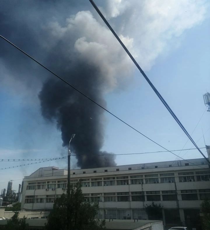 Ministrul Mediului: „Există în continuare PERICOL de explozie la Petromidia-Năvodari!” - UNDE se îndreaptă norul de fum