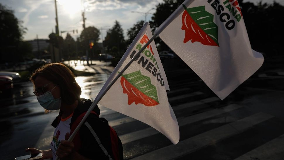 Protest la Cotroceni - Zeci de oameni au ieșit în stradă din cauza proiectului Roșia Montana - Care sunt cerințele protestatarilor