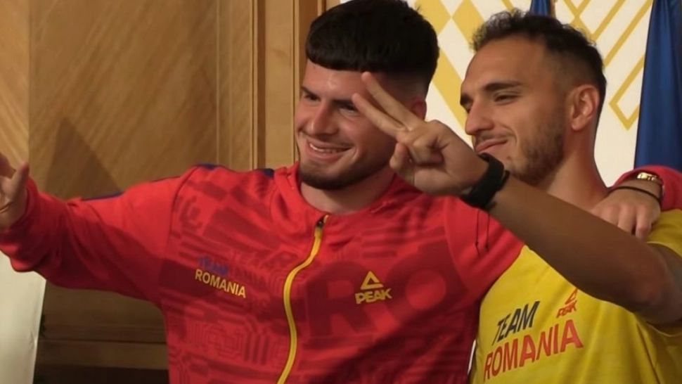 Naționala lui Rădoi a plecat spre Tokyo! Imagini din aeroport