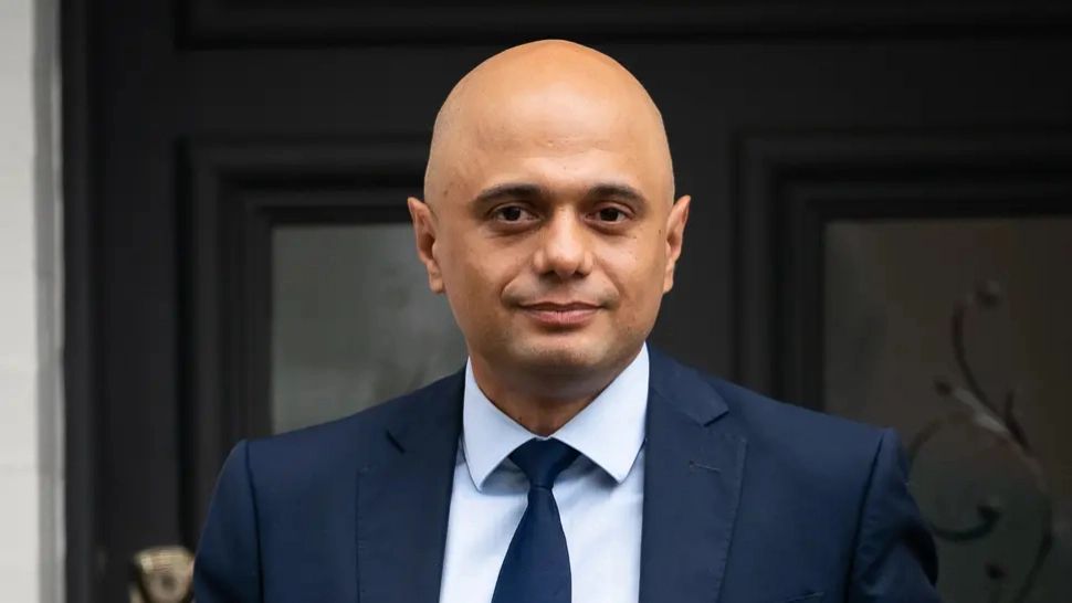 Noul ministru al Sănătății din Marea Britanie, testat pozitiv la COVID - Sajid Javid este vaccinat