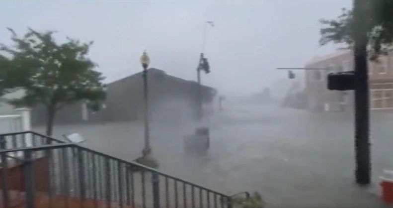 Furtunile VIOLENTE fac ravagii pe glob. Unde a ajuns uraganul ELSA și ce a lăsat în urmă