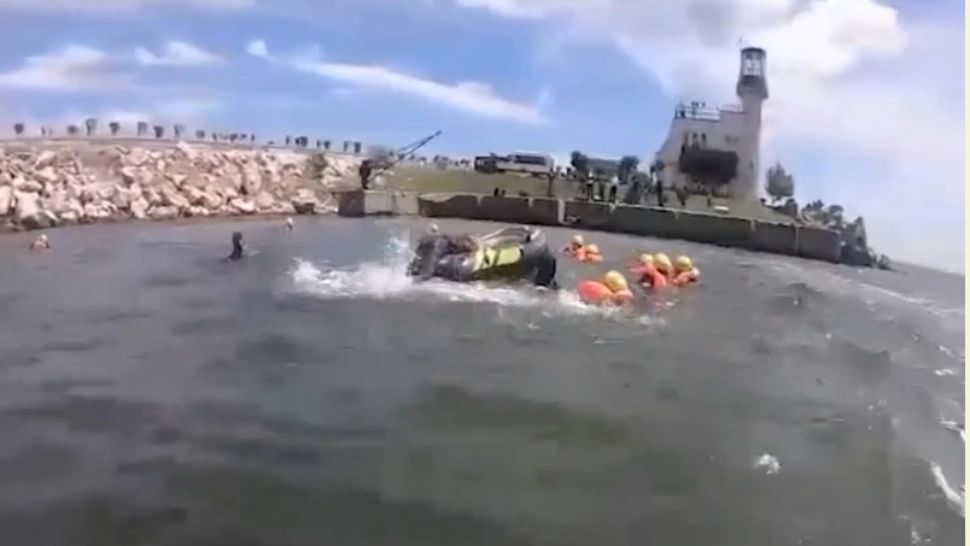 VIDEO Exercițiu militar de mare dificultate pe apă și în aer. Cum s-au descurcat scafandrii militari