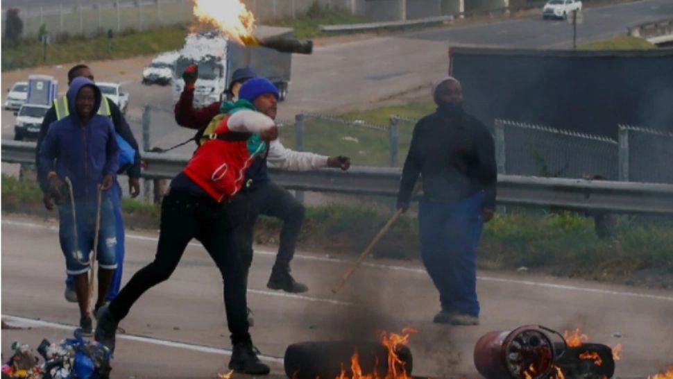 Război civil, în Africa de Sud: zeci de morți, aproape 1000 de arestări