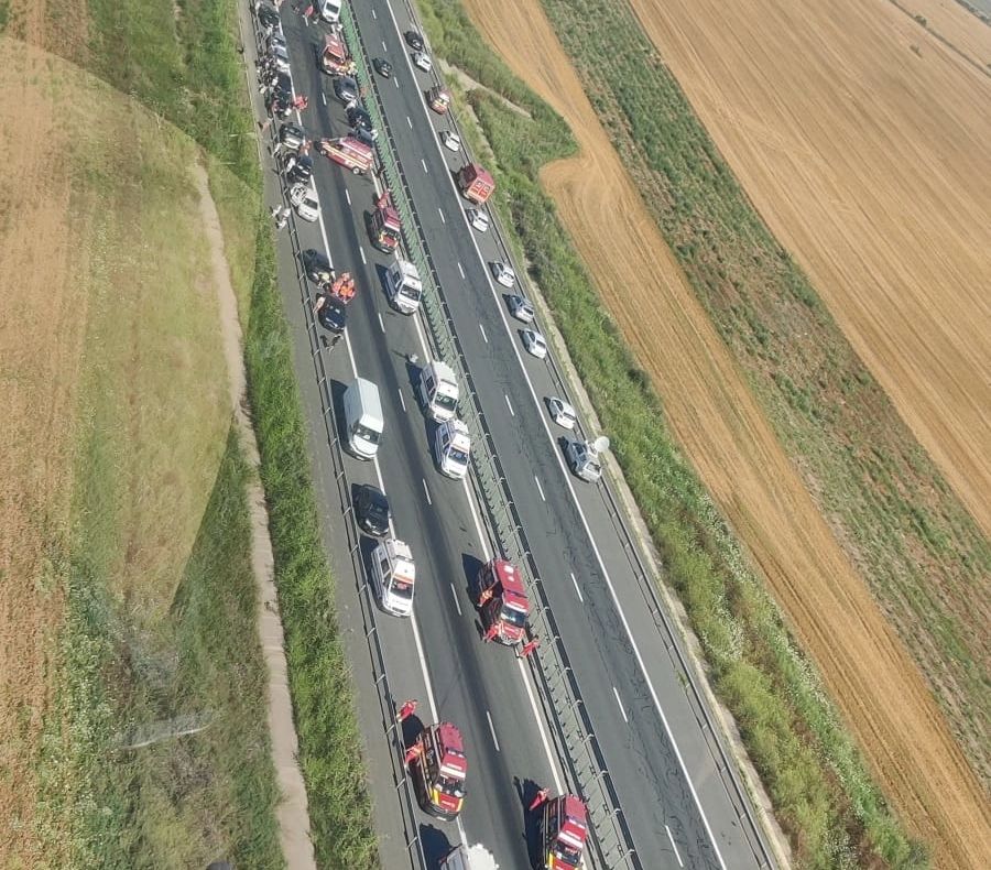 VIDEO și FOTO de la accidentul teribil de pe Autostrada Soarelui - Peste 50 de mașini implicate, 150 de victime