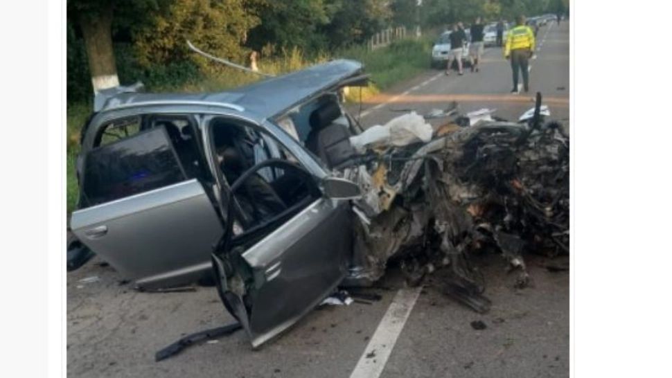 Accident grav, doi tineri de 20 și 23 de ani au murit - Un alt bărbat, în stare gravă