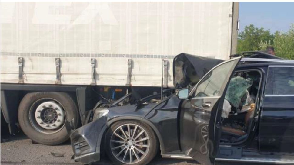 Accident grav pe autostrada București - Pitești, cu un autotren și un autoturism: 2 victime