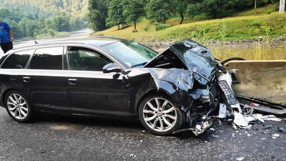 FOTO Accident CUMPLIT în județul Vâlcea - 4 VICTIME, printre care o fetiță de 4 ani cu traumatism facial