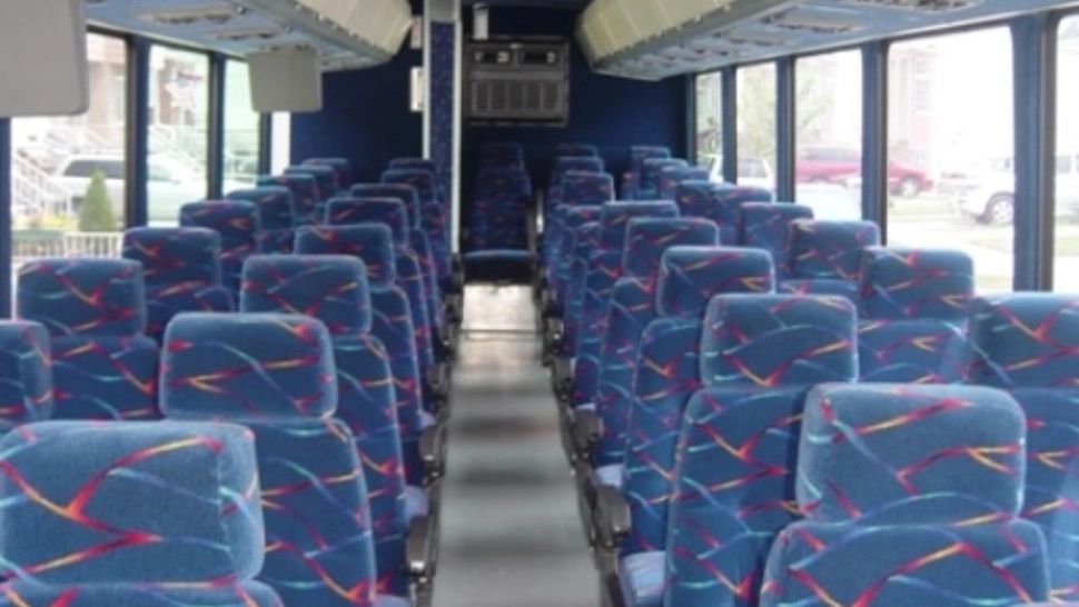 Accident grav, în jud. Bacău. Microbuz plin cu pasageri, impact nimicitor cu un autoturism - 3 victime