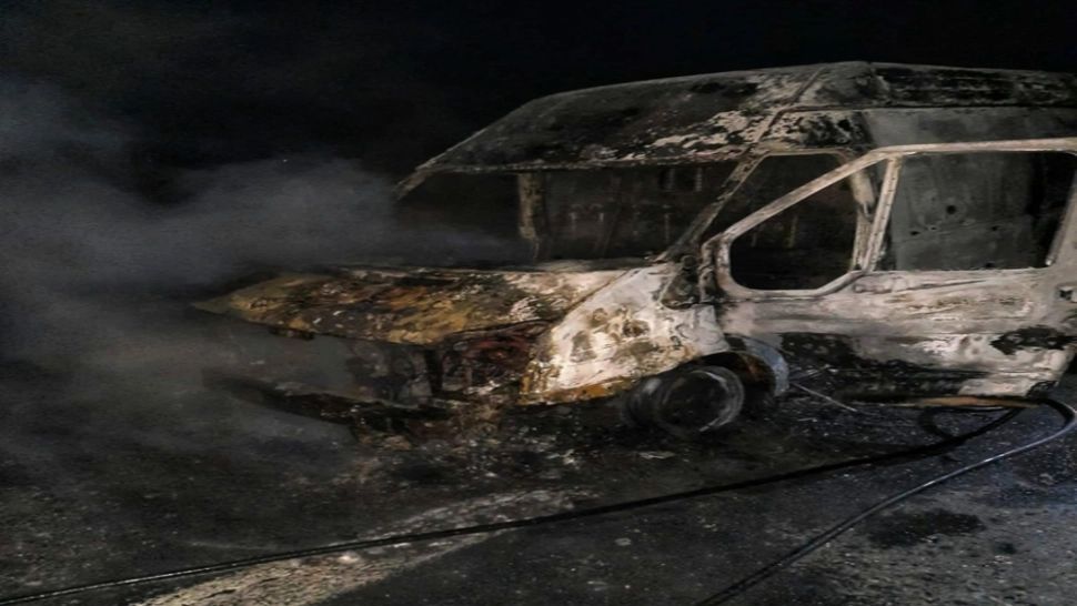 Incendiu puternic, pe A1. O autoutilitară care transporta instrumente muzicale, mistuită de flăcări