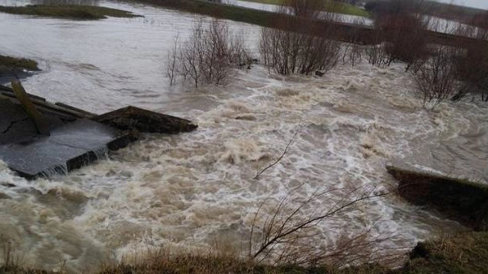 Un dig s-a RUPT - Autoritățile din județul Neamț au emis un mesaj Ro-alert către populație! Tanczos Barna a convocat Comitetul Ministerial 