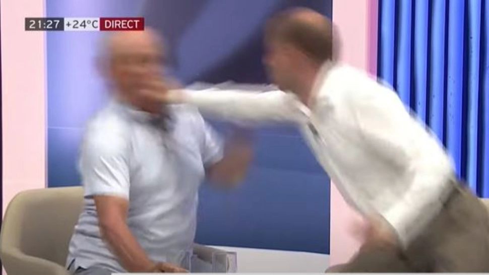 VIDEO - Bătaie între doi politicieni, în direct, la TV - A fost chemată salvarea