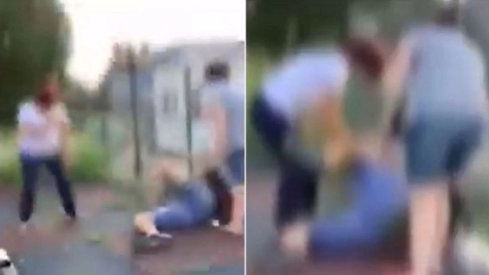 VIDEO - Un copil a fost snopit în bătaie de două femei, într-un parc din Eforie - Imaginile sunt greu de privit