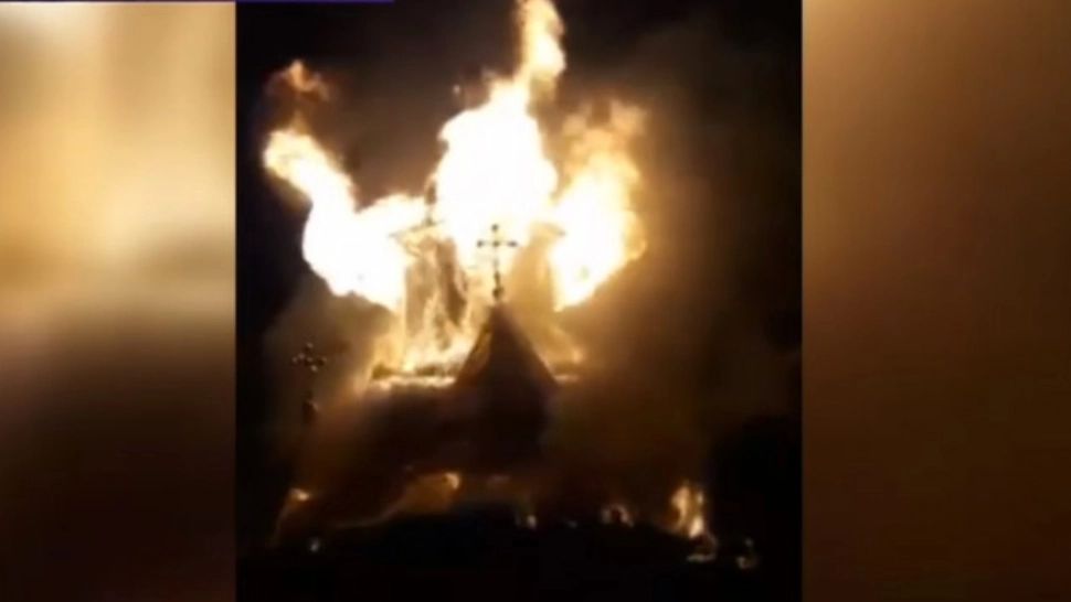 Tot mai multe biserici au fost INCENDIATE în Canada! O statuie a Papei Ioan Paul al doilea a fost vandalizată