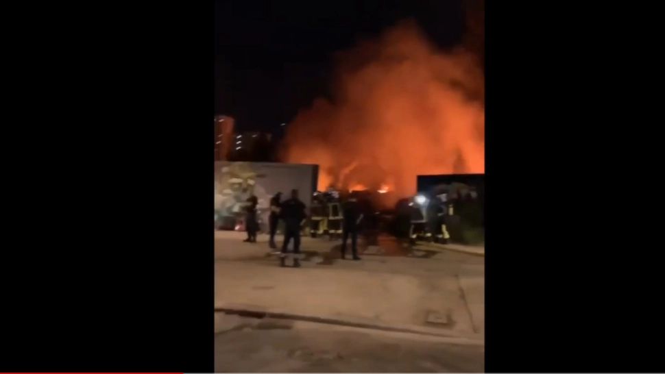 VIDEO | O tabără cu români de lângă Bordeaux, incendiată de un grup de tineri