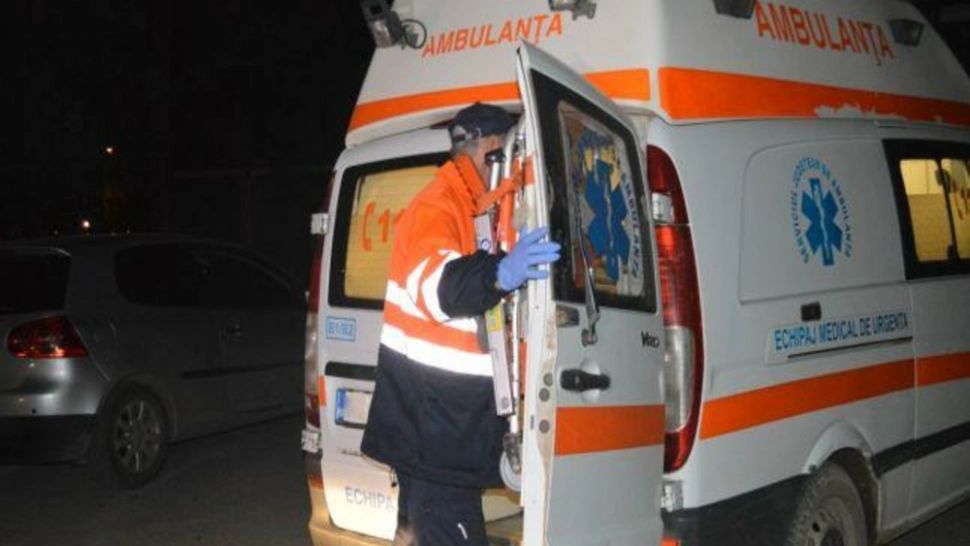 Accident cumplit, în Buzău. Motociclist de 18 ani, rănit în urma unui impact nimicitor cu un taxi