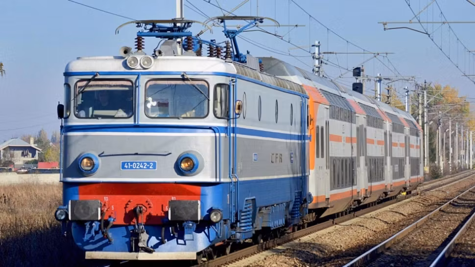 Transportul feroviar trece la ora oficială de vară în această noapte. Ce se va întâmpla cu mersul trenurilor 