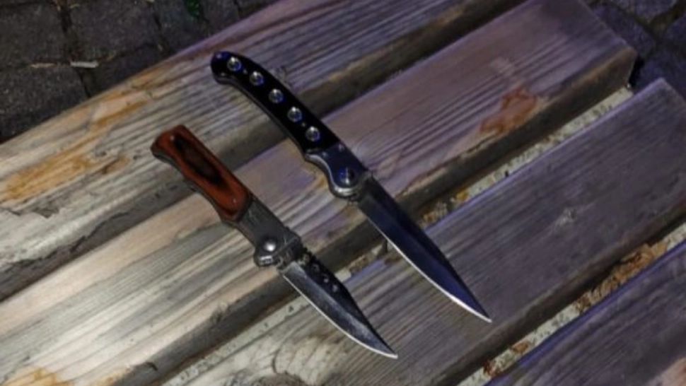 Caz șocant, în Craiova: adolescenți înarmați cu CUȚITE, în parc. Șoc la percheziții - VIDEO