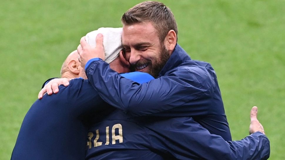 Imaginile zilei la Londra! Cine a fost sufletul petrecerii în vestiarul italienilor după câștigarea trofeului 