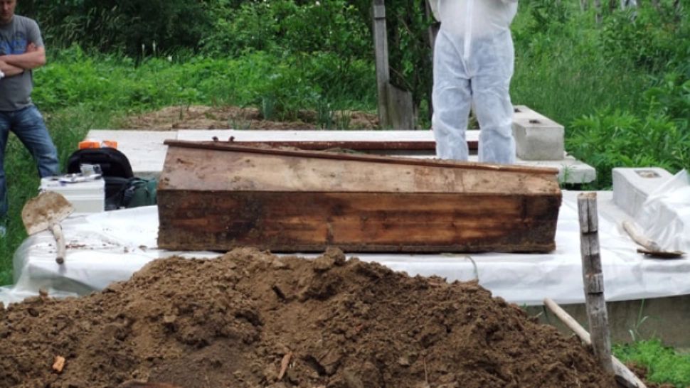 Au dezgropat o gravidă ce fusese înmormântată cu mulţi ani în urmă. Tulburător: NĂSCUSE în coşciug!