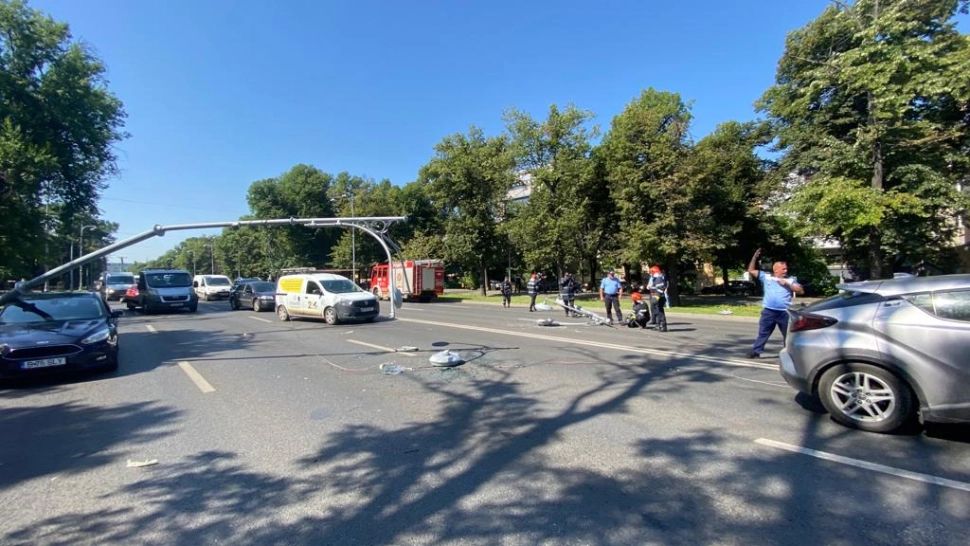 Declarația unui polițist care se afla în intersecție când a aterizat forțat elicopterul militar american: Am sărit de la volan și am oprit circulația