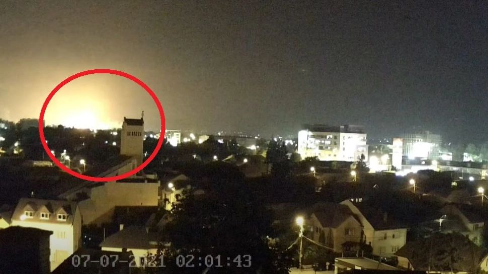 VIDEO - Explozie urmată de incendiu la Combinatul Chimic Azomureș - Cel puțin o persoană a fost rănită - Momentul deflagrației, surprins de camerele video