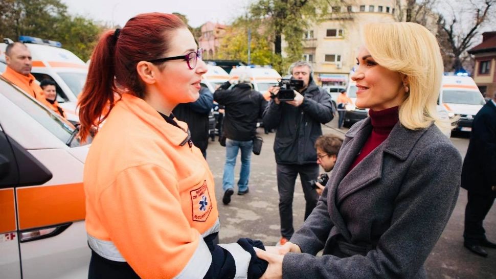 Gabriela Firea: Felicitările, elogiile, laudele nu țin loc de ambulanțe