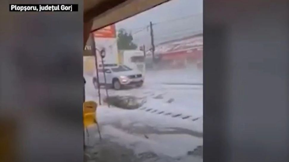 VIDEO - Zăpadă, în Gorj, în prima zi din luna lui Cuptor