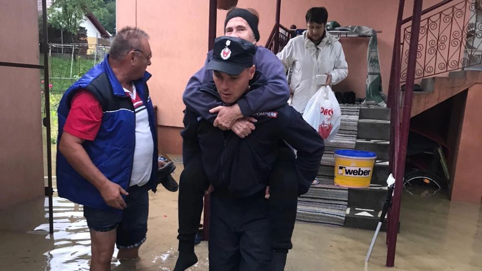 Inundații MASIVE în România: 15 localități din 5 județe au fost afectate de viituri! Pompierii, intervenții la peste 100 de case - VIDEO