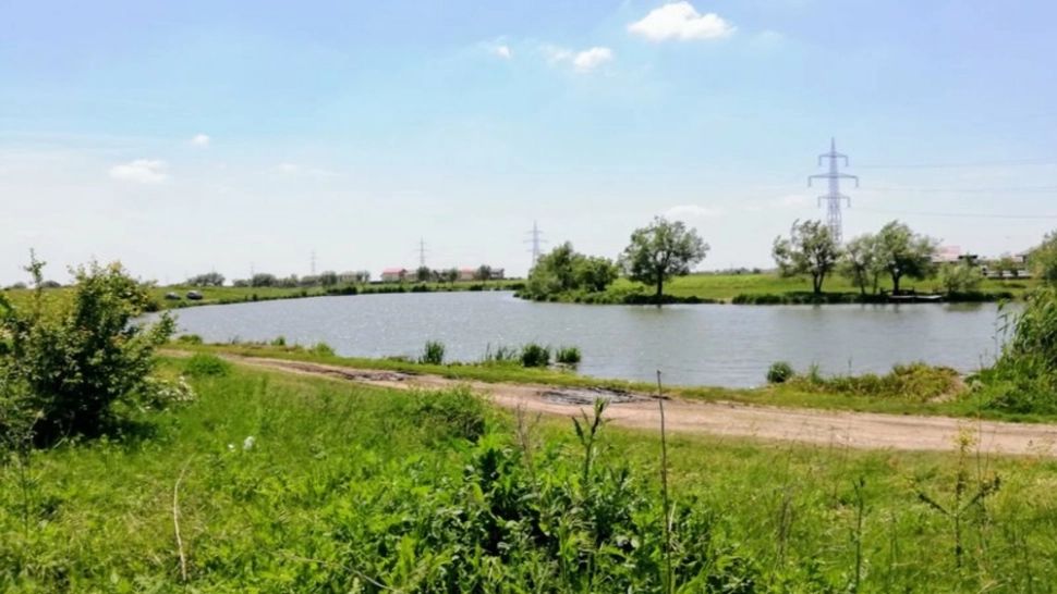 Un bărbat a MURIT în timp ce se afla la pescuit pe lacul Berceni - Medicina legală a intervenit