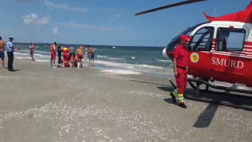  Alertă la Costinești. Bărbat înecat, scos din valurile mării 