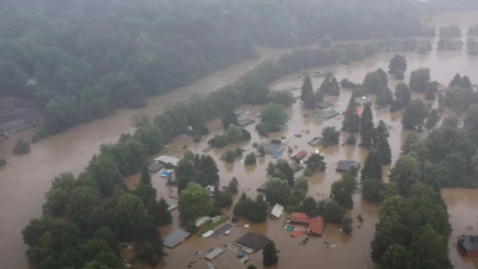 VIDEO Sute de morți și dispăruți în Europa, în urma inundațiilor. Tornadă devastatoare în Belgia, orașe măturate de ape în Austria și Germania