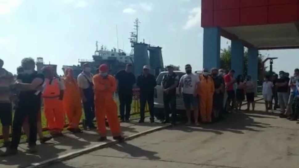 PROTEST la sediul Agenţiei Române de Salvare a Vieţii Omeneşti pe Mare după anunţul ministrului Transporturilor de desfiinţare a instituţiei