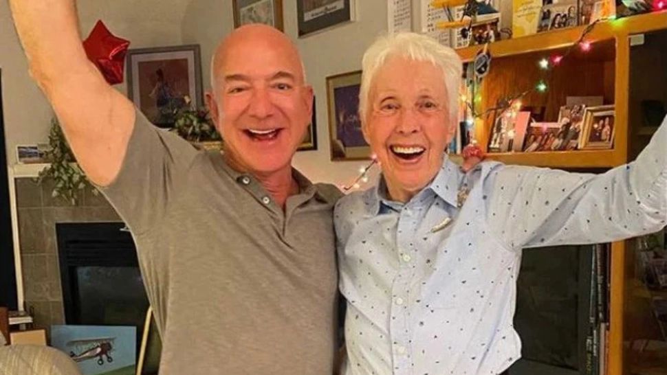 Prima femeie de peste 80 de ani va călători în spațiu cu miliardarul Jeff Bezos: „Cel mai bun lucru care mi s-a întâmplat vreodată”