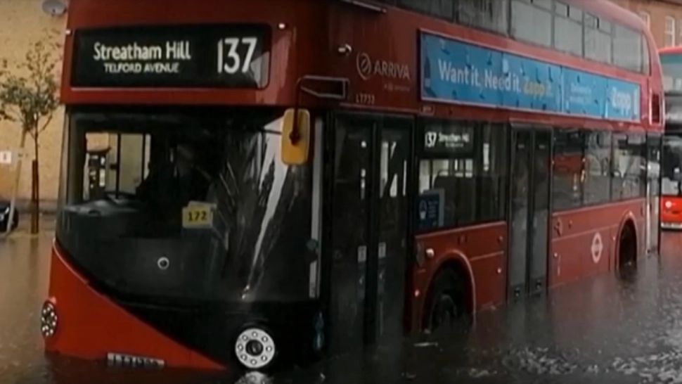 Inundații puternice în Londra: drumuri blocate, stații de metrou închise