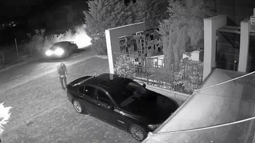 Ipoteză în cazul incendierii mașinii luptătorului MMA din Timiș: răzbunare vecinilor, revoltați de chefurile săptămânale