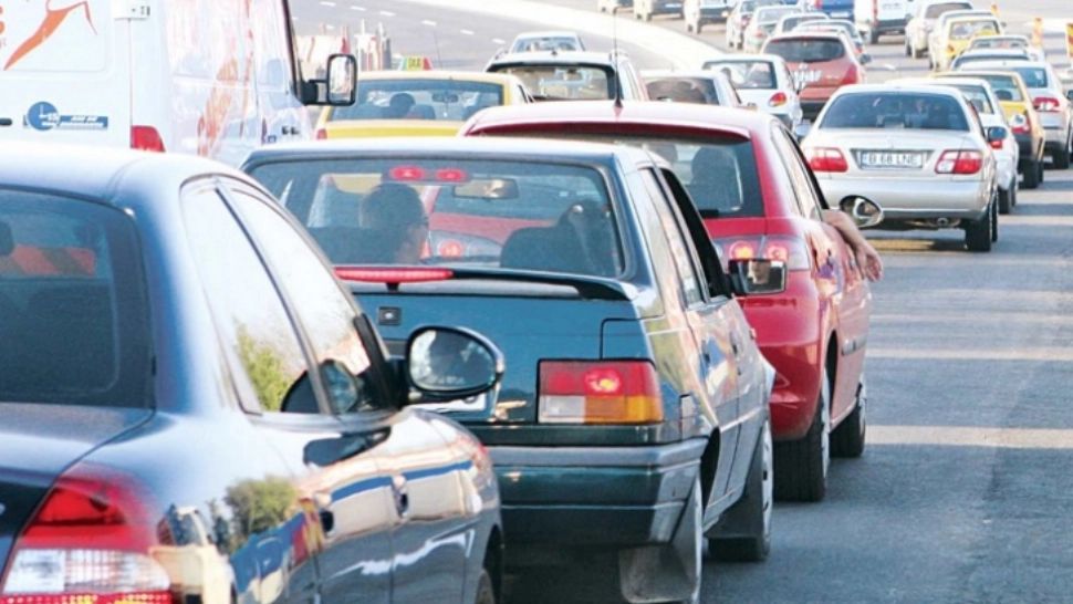 Amenințări cu pistolul, în traficul din Capitală: Un medic de la Spitalul Fundeni a scos arma la un șofer