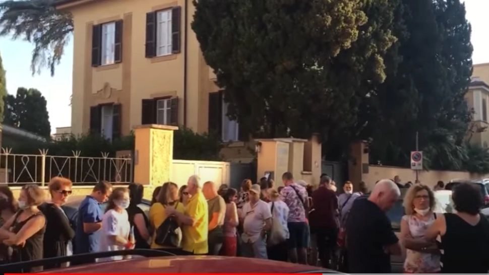 Mobilizare fără precedent a moldovenilor din diaspora pentru alegerile parlamentare - Cozi la mai multe secții