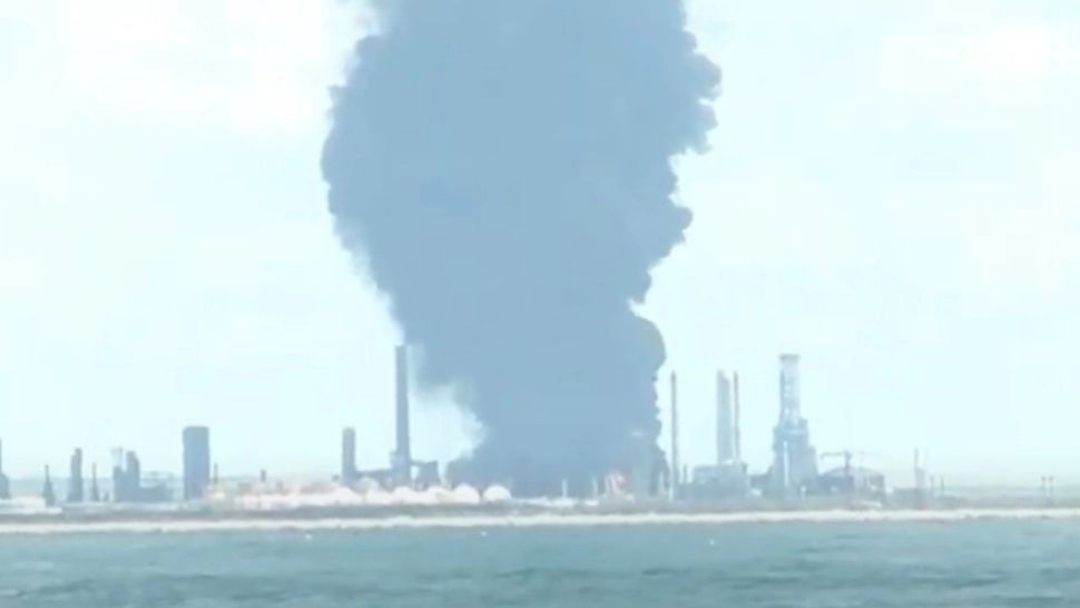 MOMENTUL exploziei de la rafinăria Petromidia-Năvodari surprins de echipa Realitatea PLUS - VIDEO