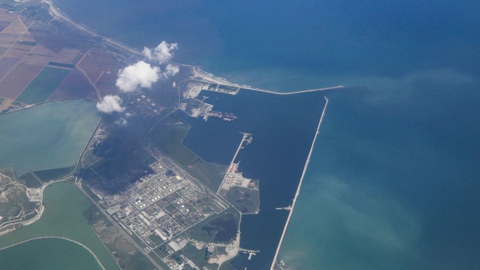 Explozia Petromidia. Aer poluat, din cauza incendiului, dar sub valorile limită