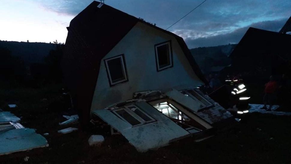 EXPLOZIE butelie: O femeie şi fiica sa au suferit arsuri de gradul 2 şi 3 pe aproximativ jumătate din suprafaţa corporală