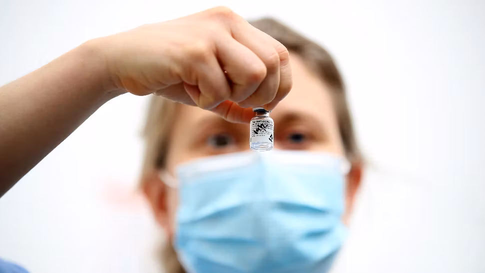 Vaccinul Pfizer NU crește riscul bolilor cardiovasculare la persoanele de peste 75 de ani